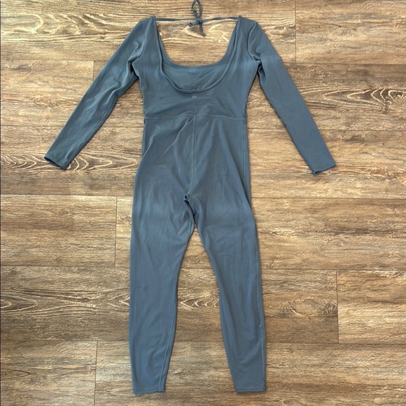Gilly Hicks Women's Size Medium Gray Active Recharge Onesie - Picture 8 of 10